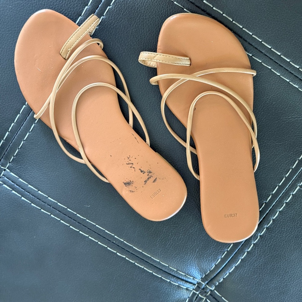 Women’s Strappy Slide Sandals in Tan